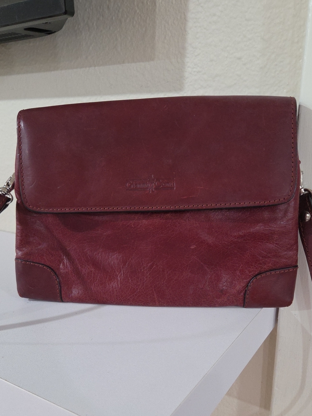 GIANI CONTI Leather Crossbody Bag in Deep Burgundy